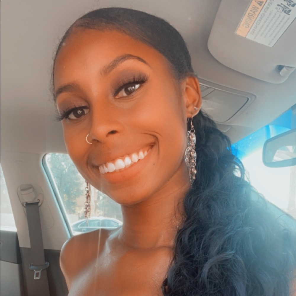 Meet your Posher, Iesha